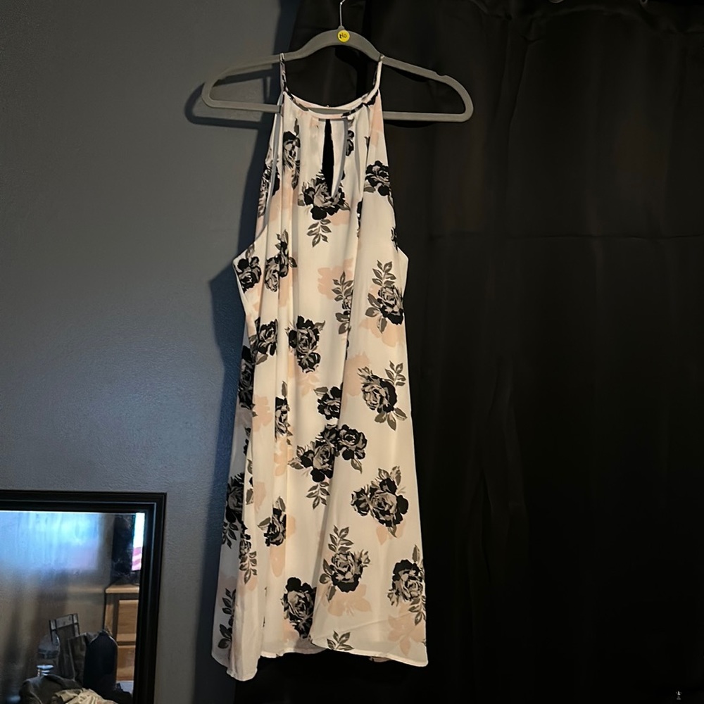 White dress with flowers. Size XL